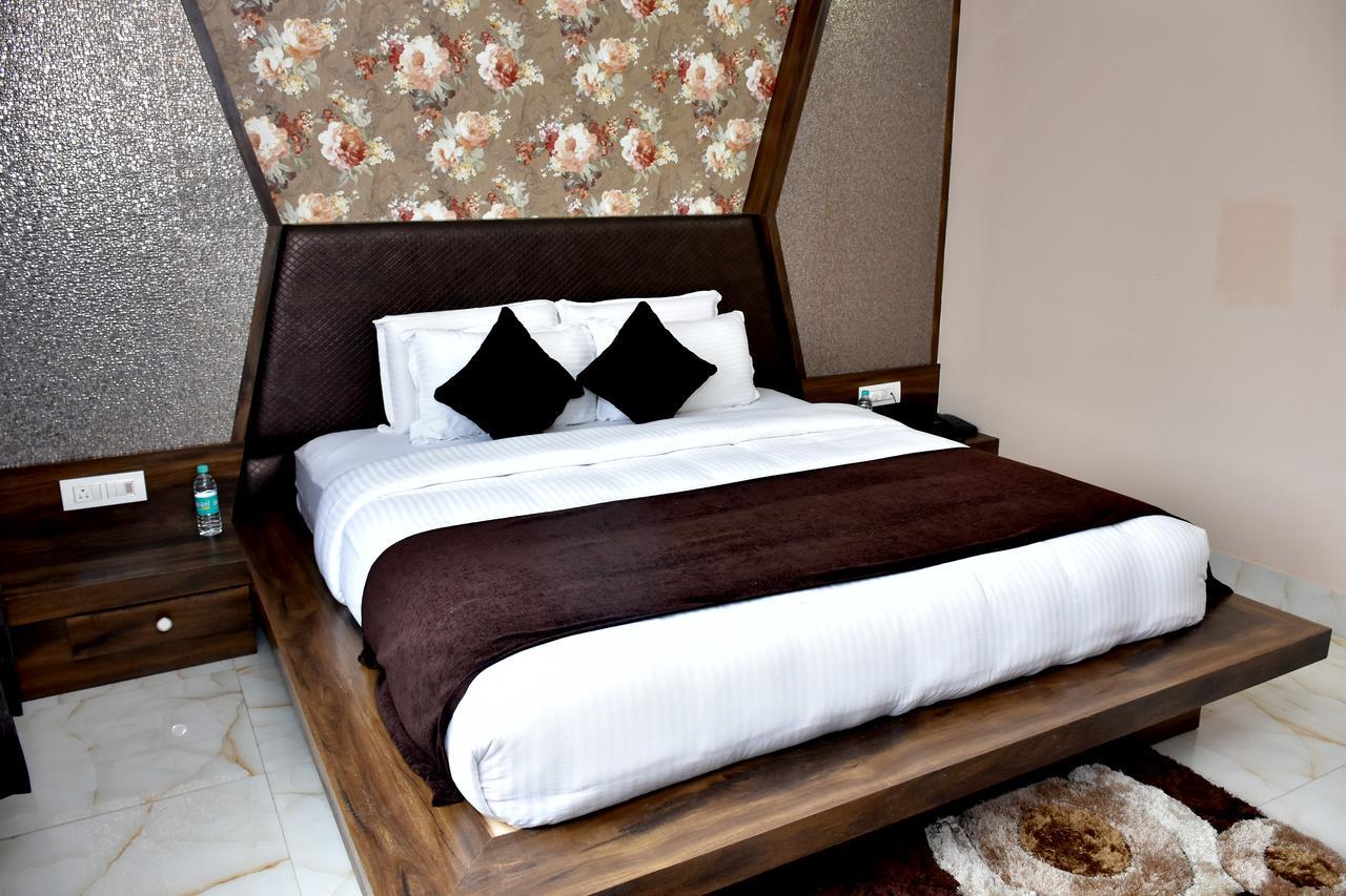 Hotel Daftari Palace Kishanganj Buitenkant foto