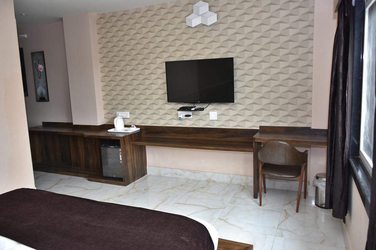 Hotel Daftari Palace Kishanganj Buitenkant foto