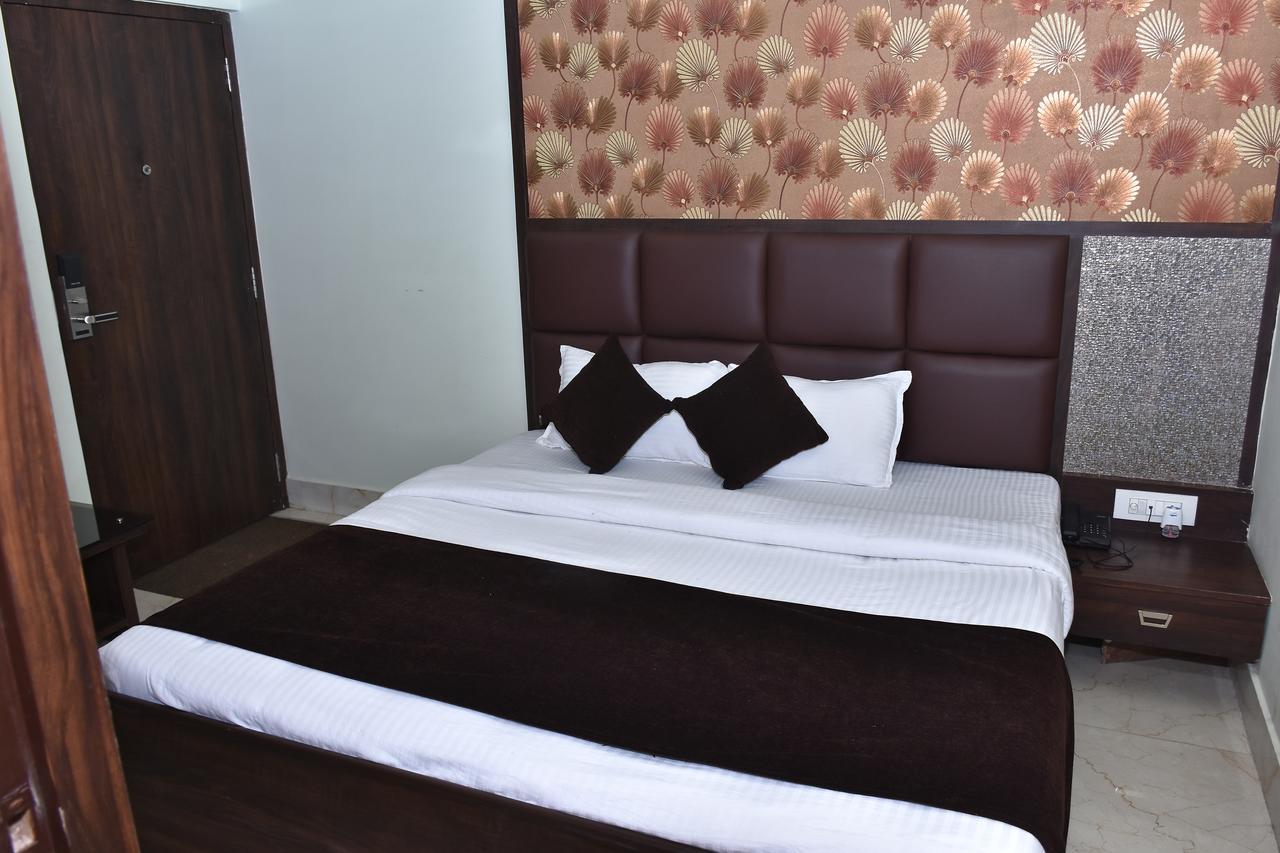 Hotel Daftari Palace Kishanganj Buitenkant foto